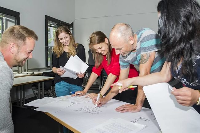 Lernen und Diskutieren in kleinen Studiengruppen