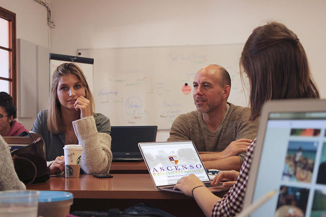 Individuelle Betreuung im Studium durch Lehrende aus der Praxis. Individuelle Betreuung im Studium durch Lehrende aus der Praxis.