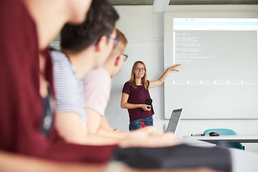 Logistik und E Business BA Gbild01 220715