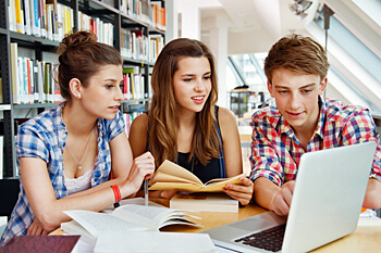 BWL-Studenten bilden Lerngruppe