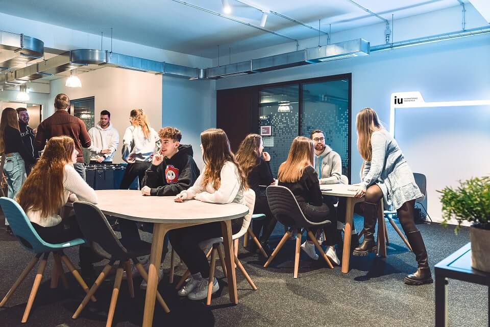 Immobilienwirtschaft - IU Duales Studium | Alle Infos!