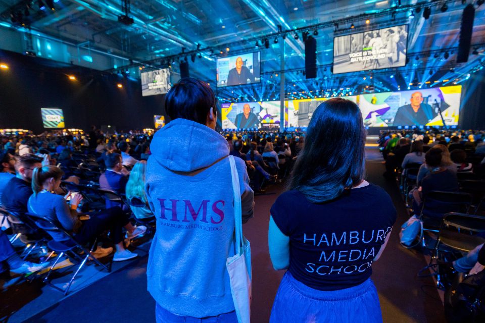 Die enge Verknüpfung von Theorie und Praxis, von Wissenschaft und Wirtschaft, ist das zentrale Prinzip des Curriculums des Masters in Digital- und Medienmanagement. Die enge Verknüpfung von Theorie und Praxis, von Wissenschaft und Wirtschaft, ist das zentrale Prinzip des Curriculums des Masters in Digital- und Medienmanagement.